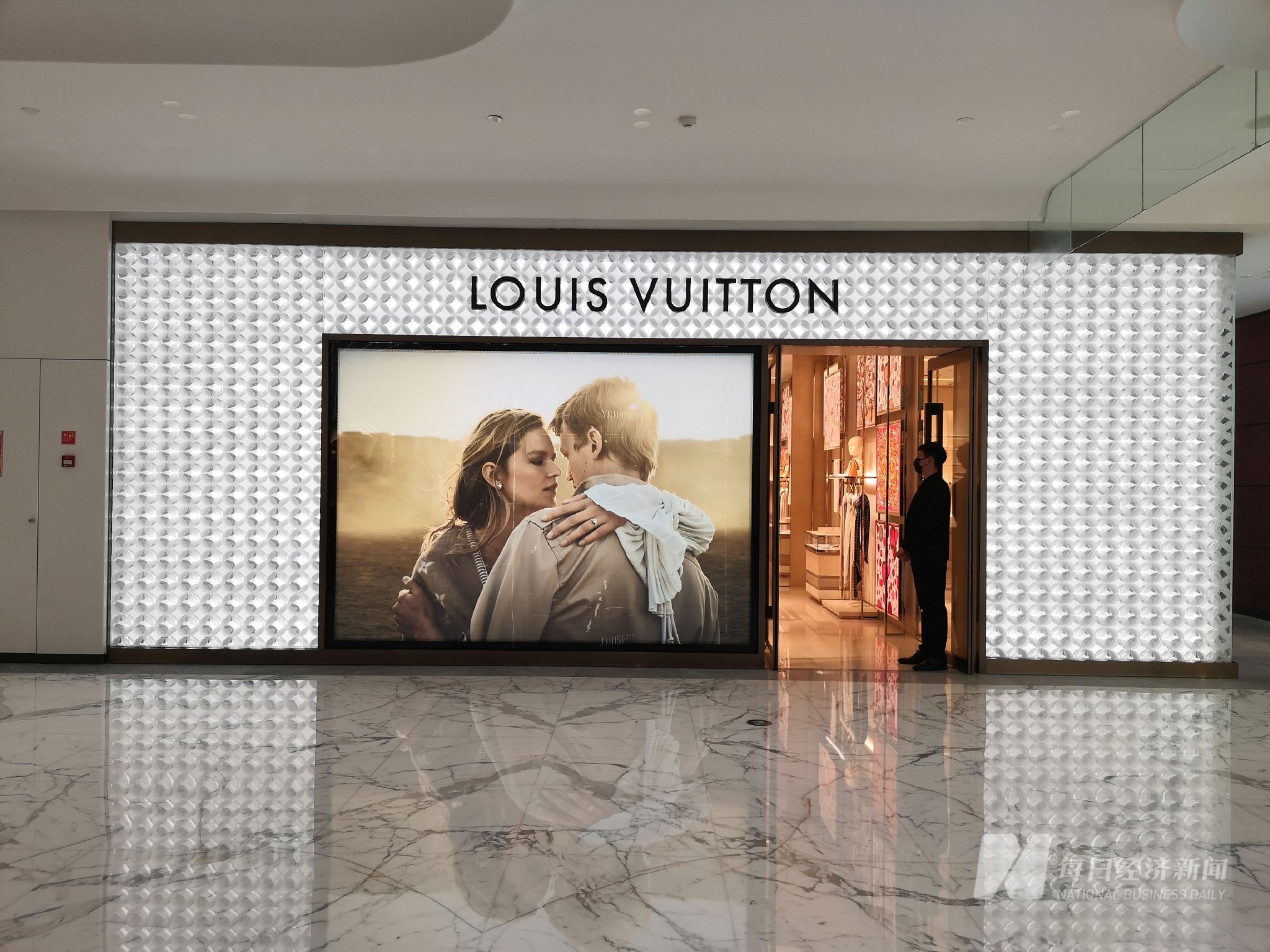 lv北京店员称于月初接到涨价通知 业内:涨价是基于对中国消费市场潜力