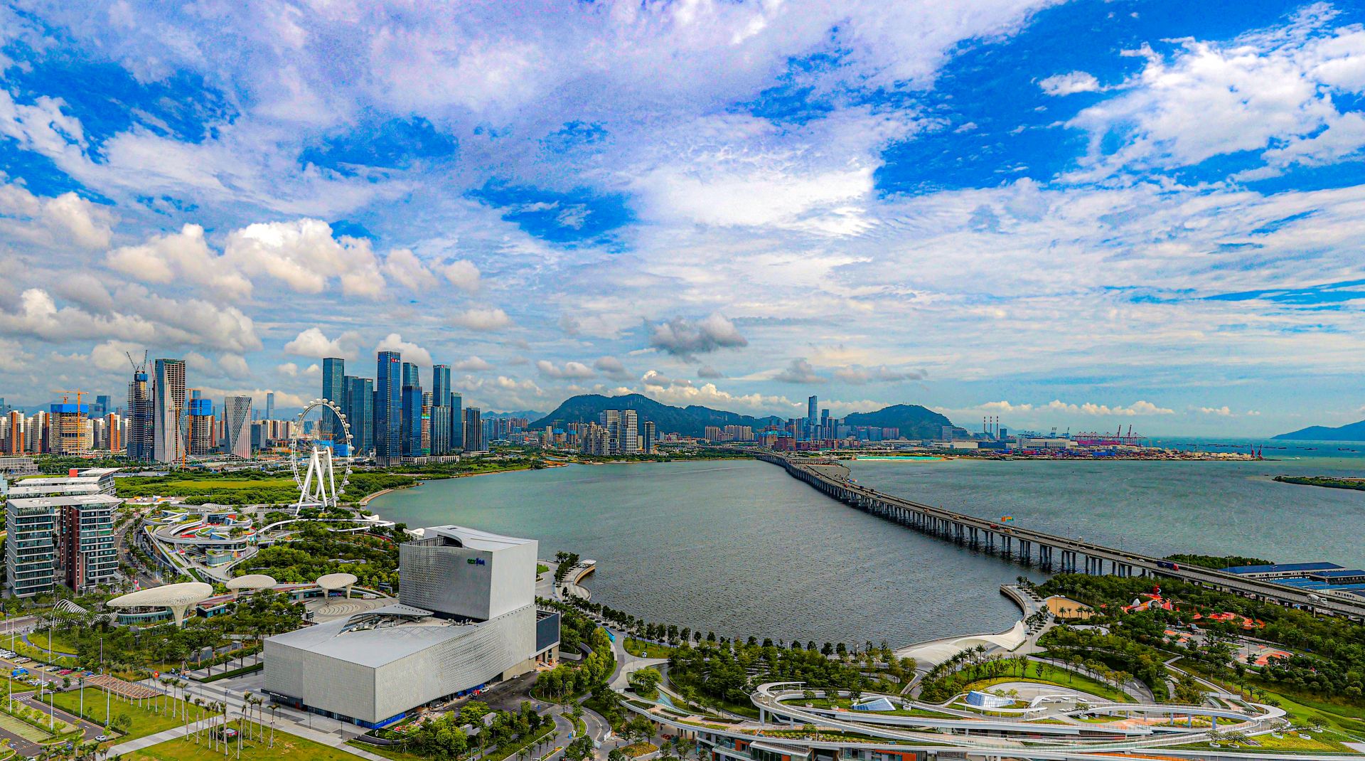 图为前海自然城市风光.深圳特区报记者 何龙 摄