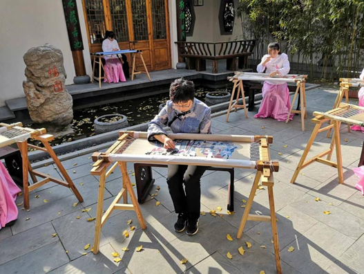 河南开封:汴绣技艺代代传