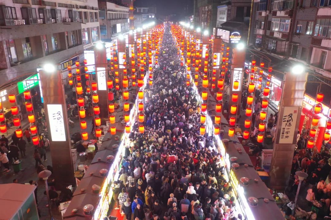 2月12日拍摄的洛阳市老城十字街.张怡熙摄(新华社)