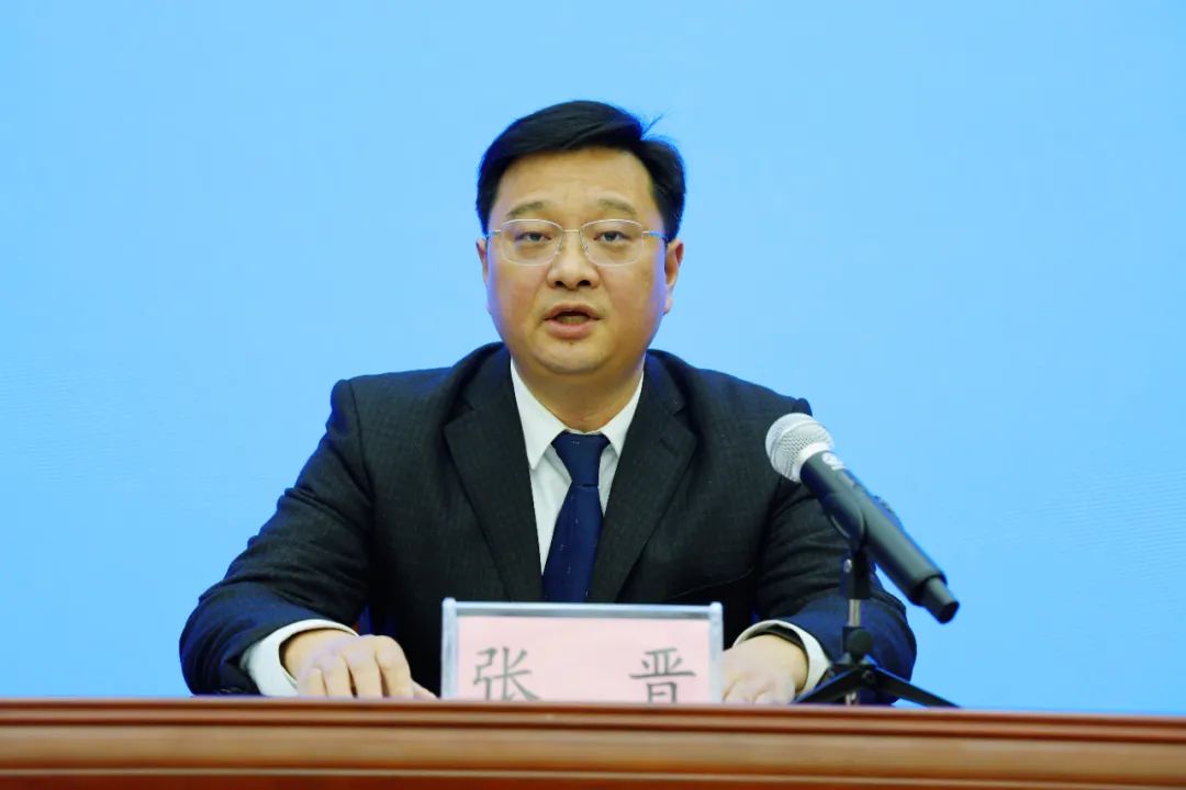 市委组织部副部长张晋