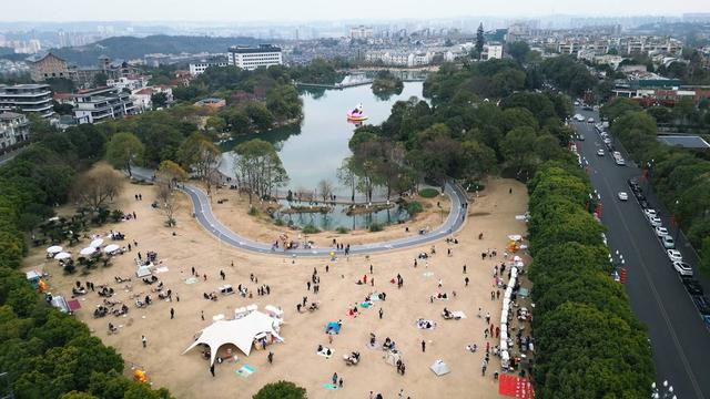 绵阳科技城新区新春活动精彩继续 文创市集点燃城市"夜经济"