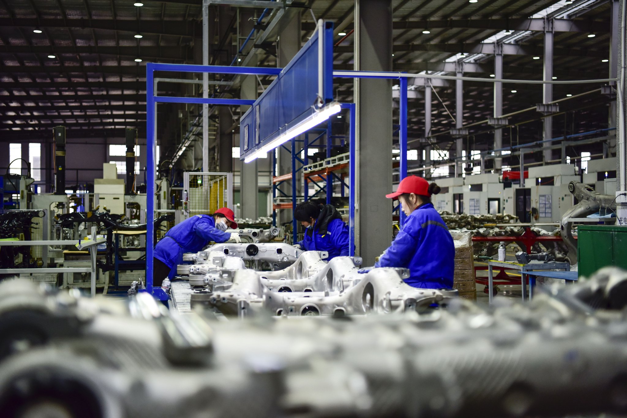 图为:安徽万安汽车零部件有限公司生产车间