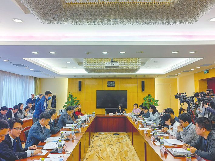 2月19日,全国人大常委会办公厅、全国人大常委会代表工作委员会共同举办新闻吹风会现场 每经记者 李彪 摄