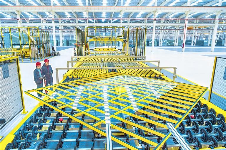 黔玻永太玻璃生产车间. 陈慧 摄