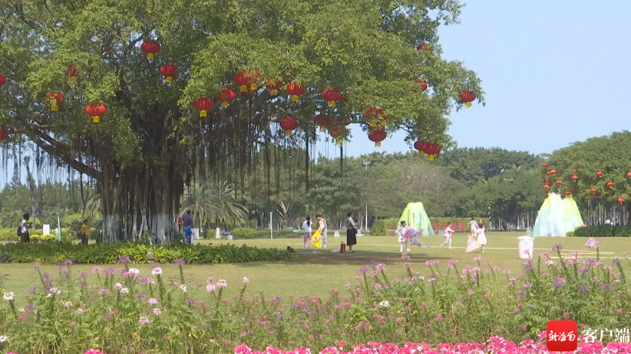 节后错峰出游成新宠 海口万绿园内游客享惬意时光