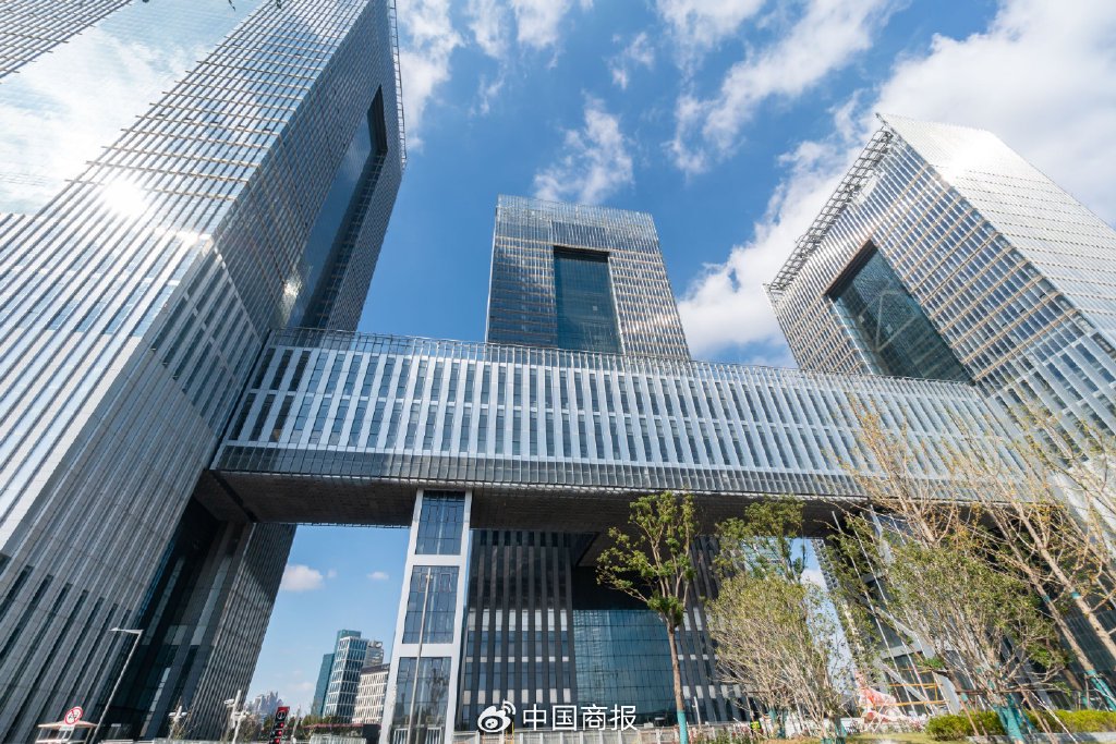 图为上海证券交易所的新办公大楼——上海国际金融中心.