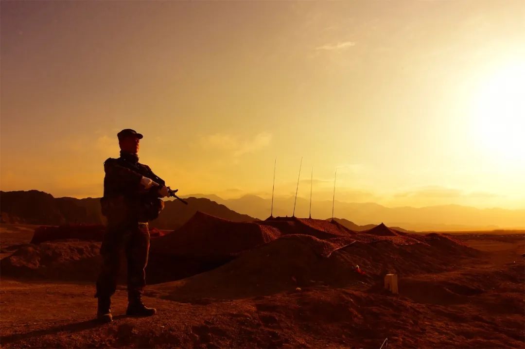 起床号 | 沿着心中梦想的指引,一往无前|他在那里站岗_新浪财经_新浪