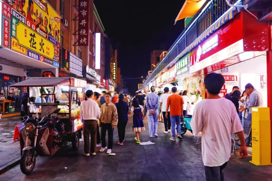 下班直冲防城港这条街