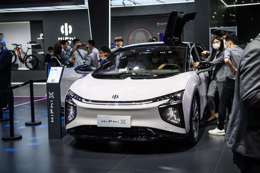 据界面新闻报道,2月18日,高合汽车召开内部会议,称即日起停工停产6个