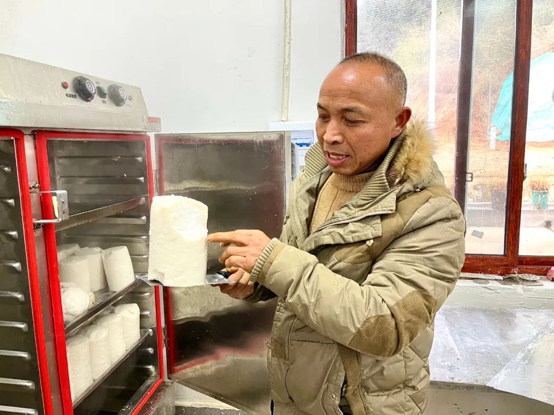 (张炎 摄)"设备升级最主要是解决了我们靠天吃饭的问题.