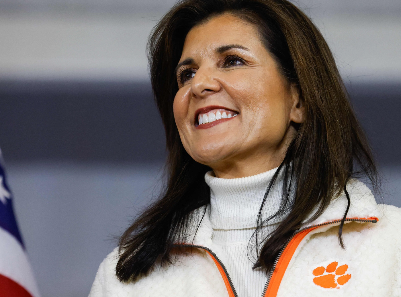 "不支持特朗普再次入主白宫",黑利坚持不退选:美国将迎来首位女总统!