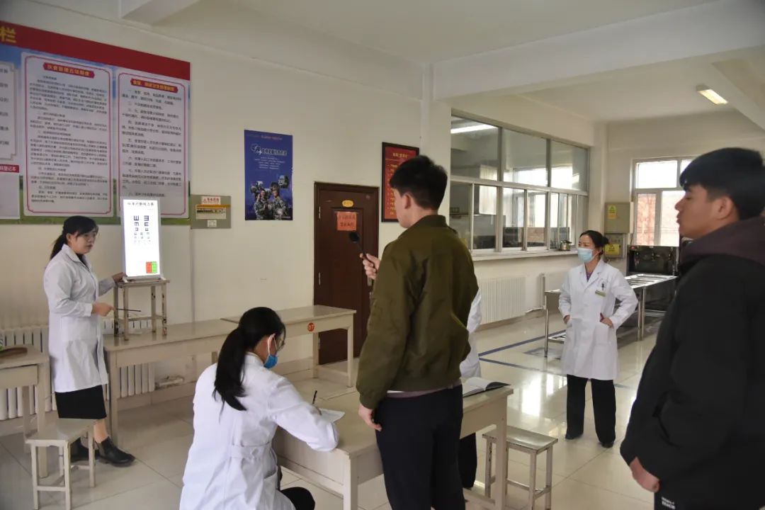 伊犁师范大学硕士研究生高鹏激动地说截至目前伊宁市上半年征兵共有