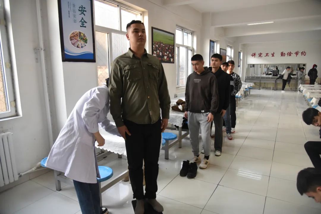 伊犁师范大学硕士研究生高鹏激动地说截至目前伊宁市上半年征兵共有