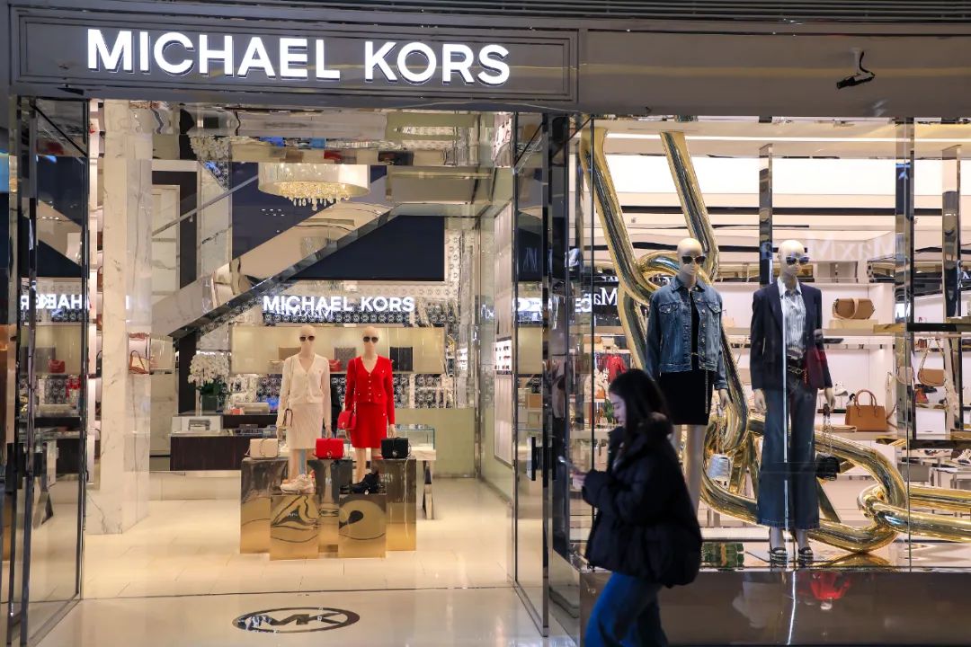 轻奢包终于割不动背奶茶包装袋的年轻人_新浪财经_新浪网