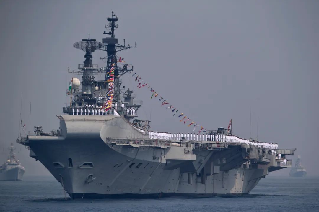 资料图片:"超日王"号航母(美联社)
