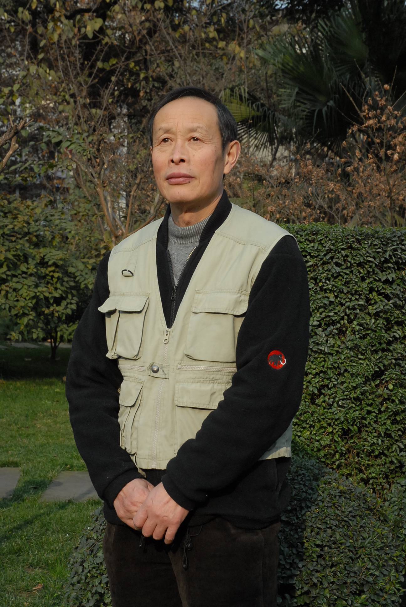 越岭守护绿水青山,省政府专门对他通报表扬|百年变迁_新浪财经_新浪网