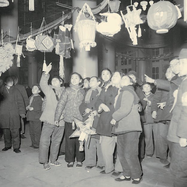 闹花灯 迎新春|北京日报_新浪财经_新浪网