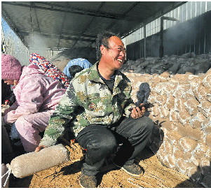 "冠县灵芝被写进了2024年省政府工作报告,这更加增强了我们把灵芝产业