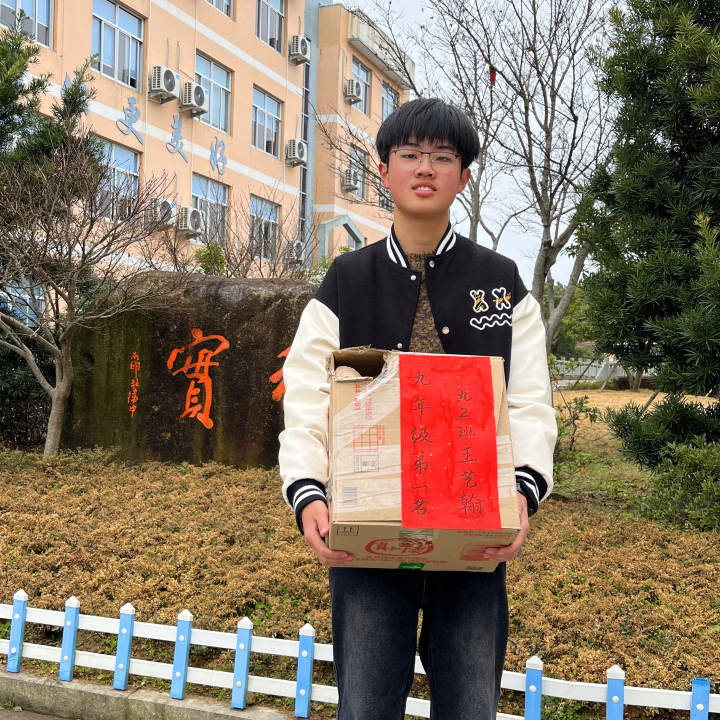 而在台州温岭市箬横镇的东浦中学,在1月31日当天也开展了一次"花式"散