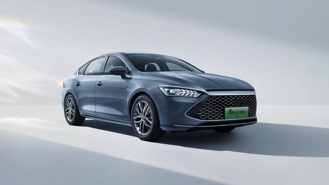 此次比亚迪秦 plus 和驱逐舰 05 荣耀版的起售价,比之前的冠军版本