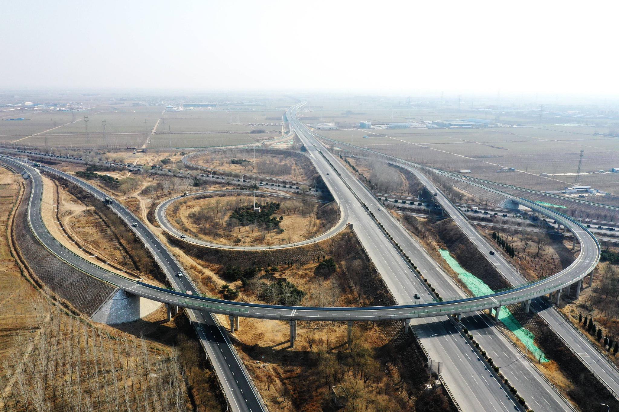 【新闻早茶】京津冀三地经济总量超十万亿元,还有这些