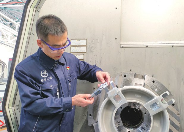 做一名向阳而生的追光者_新浪财经_新浪网