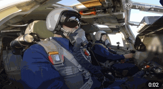 画面曝光!普京搭乘俄军战略轰炸机