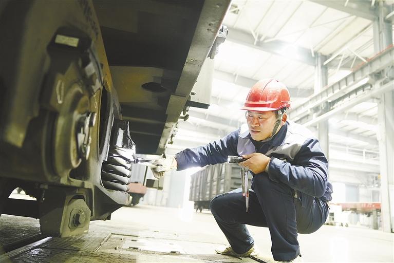 "我在临潼修火车"_新浪财经_新浪网