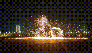 “火流星”表演 图片来源：视频截图（视频由受访者提供）