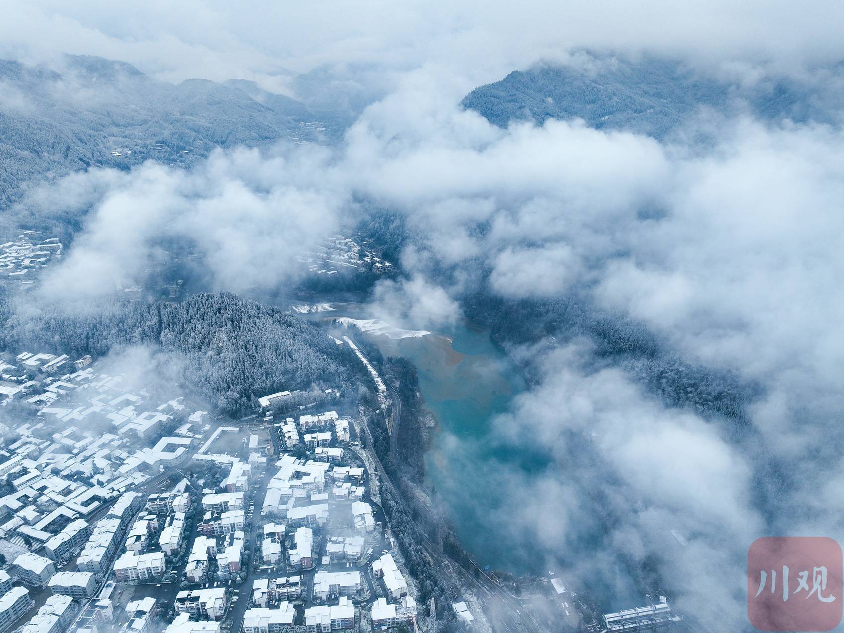 彭州龙门山看雪图片