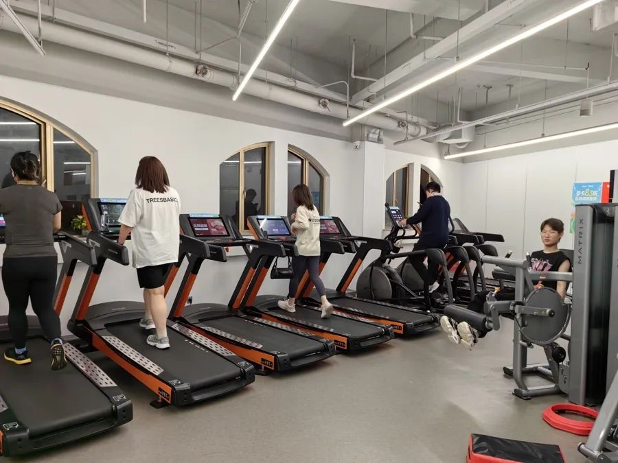 一边突然闭店,一边被"贾玲减肥100斤"打动!上海小囡无处安放的减肥热