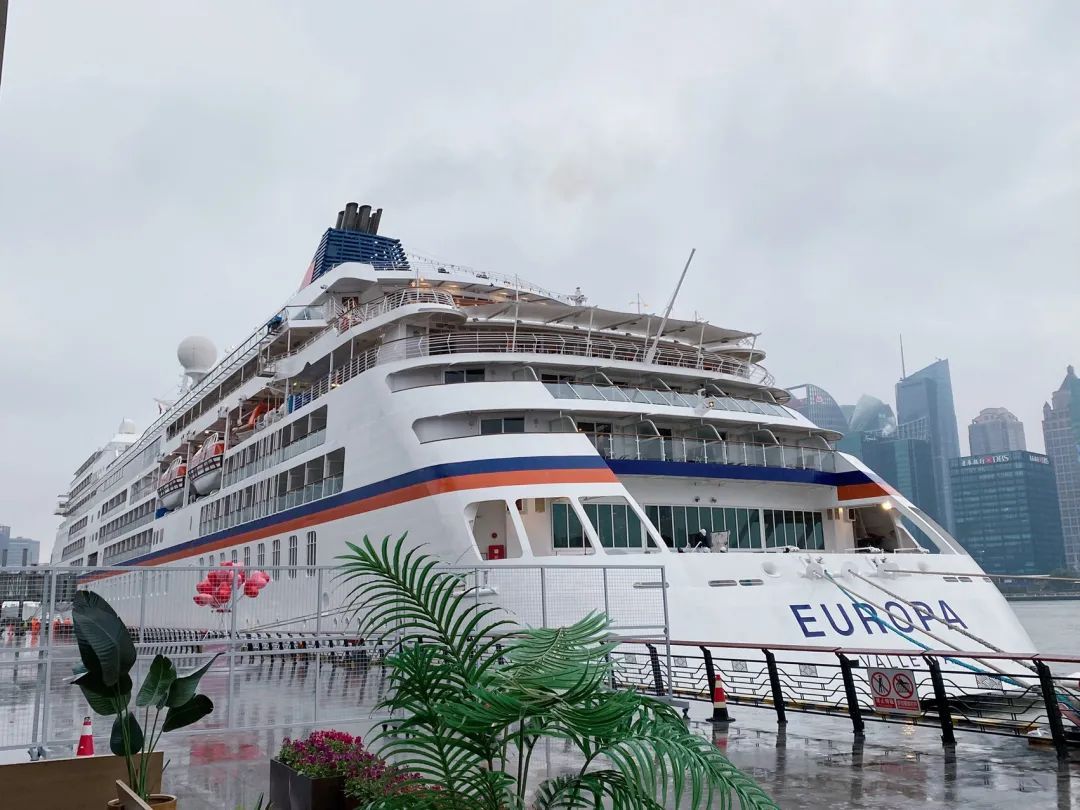 上海虹口北外滩迎来龙年首艘邮轮|邮轮_新浪财经_新浪网