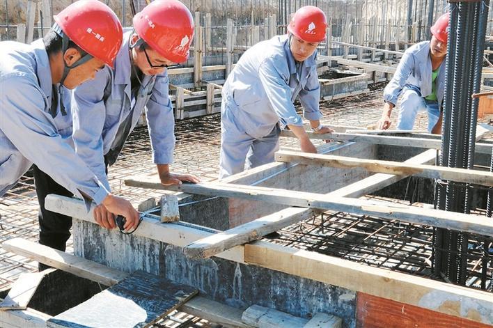 冯振宇  摄新疆兵团水利水电工程集团有限公司基层项目部开展"技能大