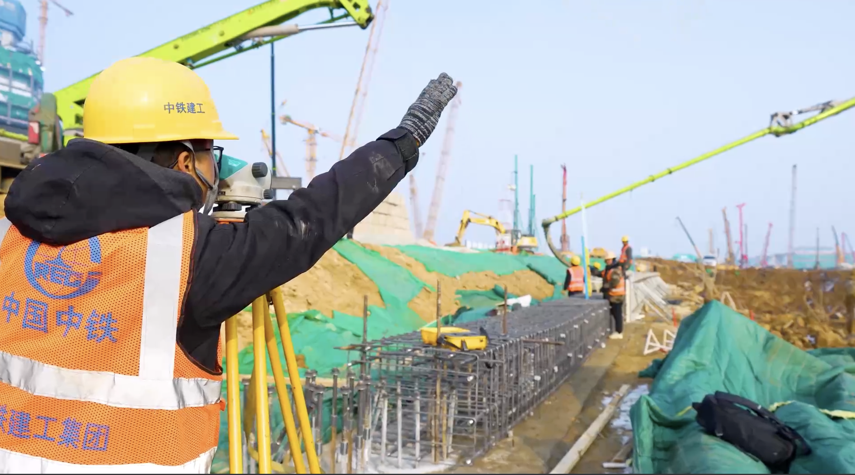 新华全媒 |寒风中的热度——雄安新区起步区东西轴线施工见闻|雄安