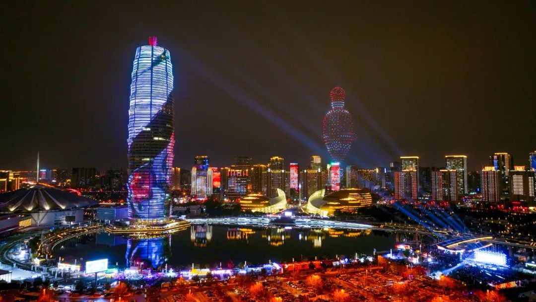 元宵佳节如意湖畔近千架无人机点亮"仰韶彩陶坊"!