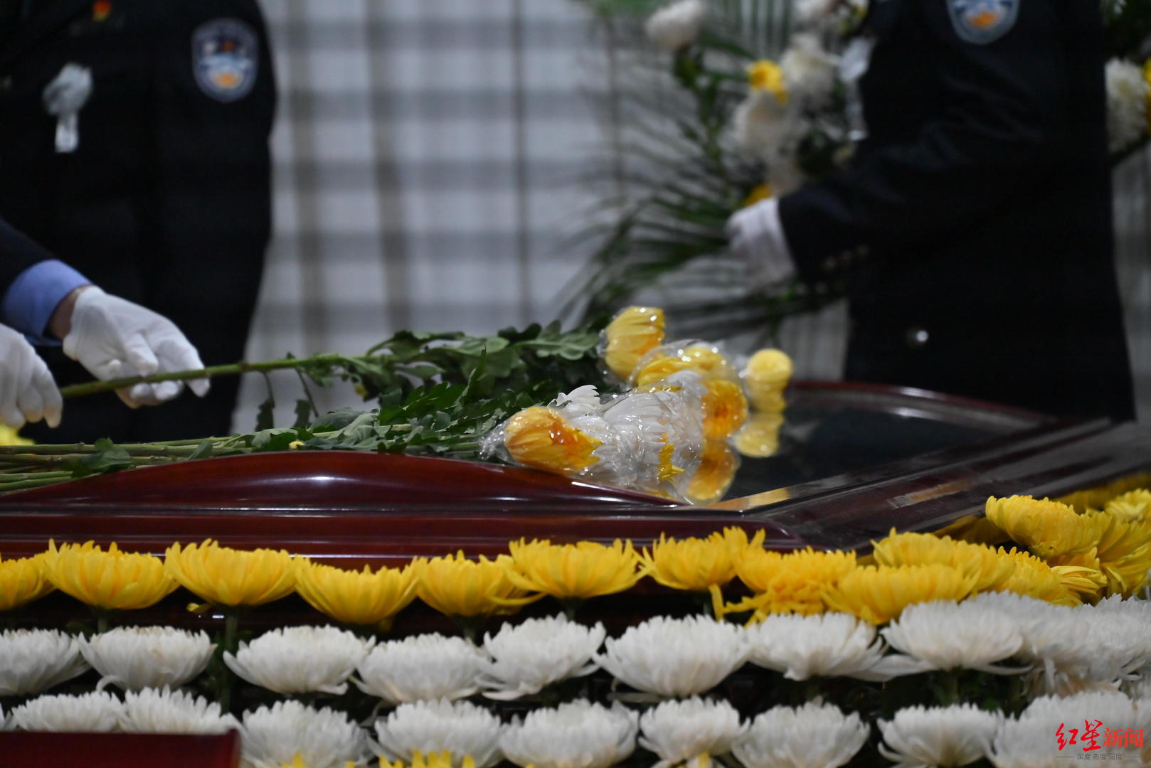 从警27年,最后的朋友圈记录工作,49岁民警王智芬因公牺牲