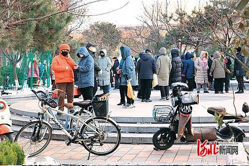 纵览·9张|寒冬里"热络"的相亲角|相亲_新浪财经_新浪网