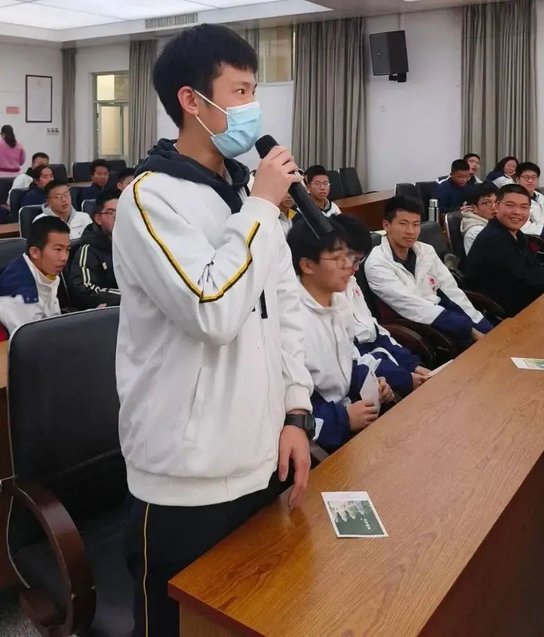 活动中,来自福建省连江第一中学的王翌畅以自己的大