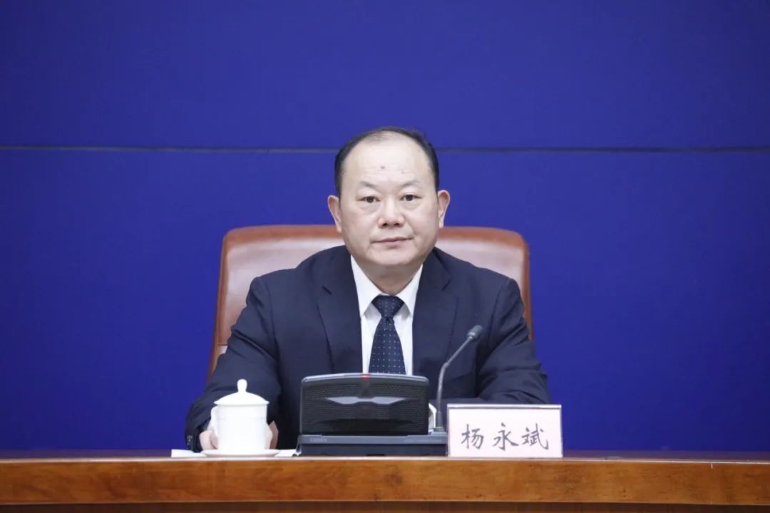 首先邀请济南住房公积金中心党组书记,主任杨永斌介绍有关情况.