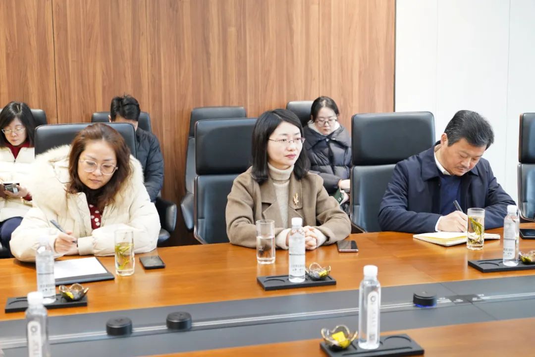 2月26日上午,副县长施敏丽一行,在县市场监督管理局