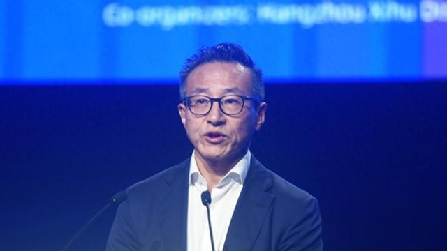 阿里蔡崇信:当前市场环境下,希望菜鸟等待更好的上市时机|阿里_新浪