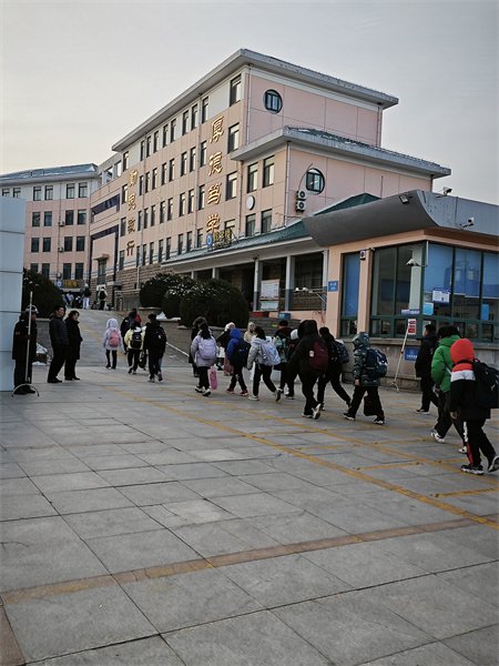 龙行龘龘开学季|新起点,新征程,芝罘中学师生迎接新学期_新浪财经