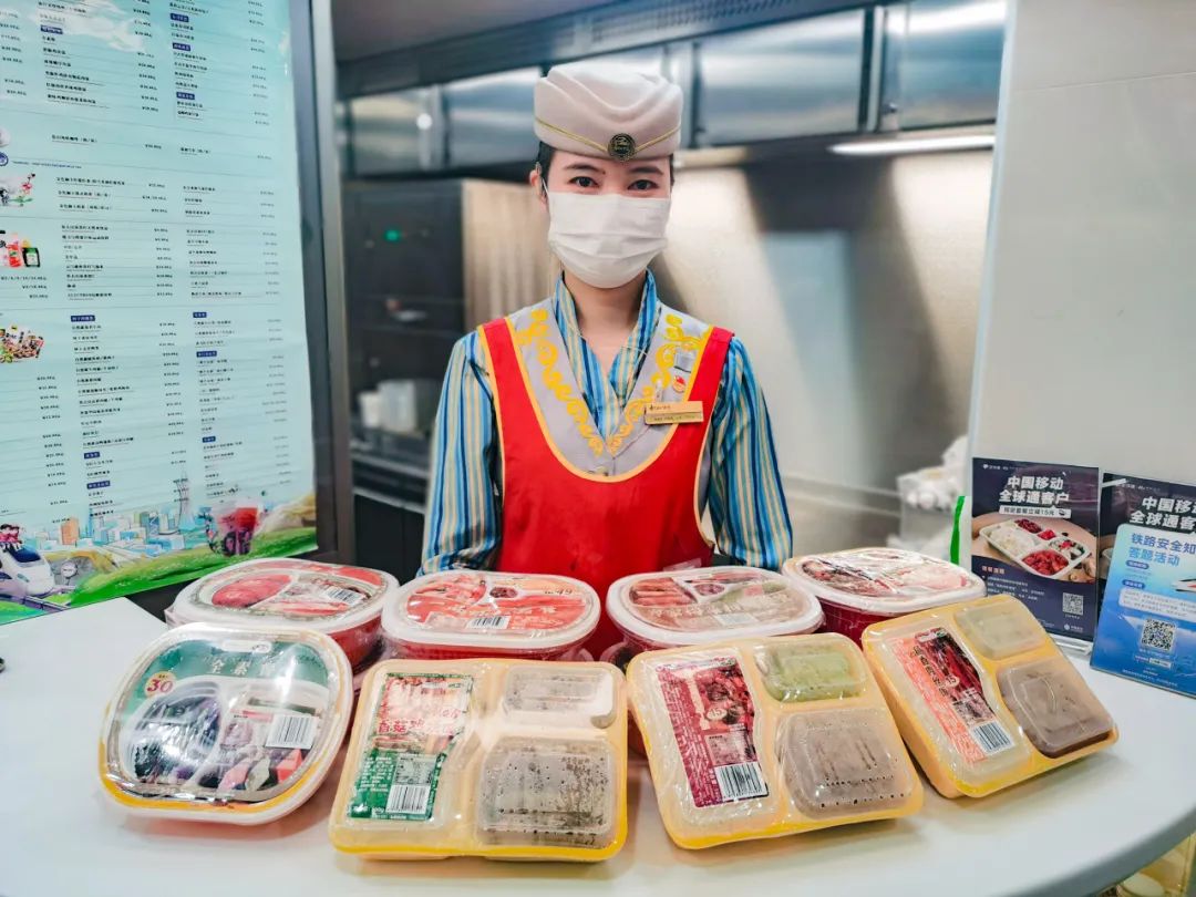 高铁盒饭是怎样"诞生"的?