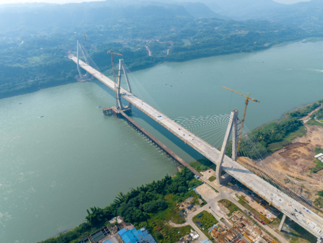 建设中的江安县第二长江大桥。