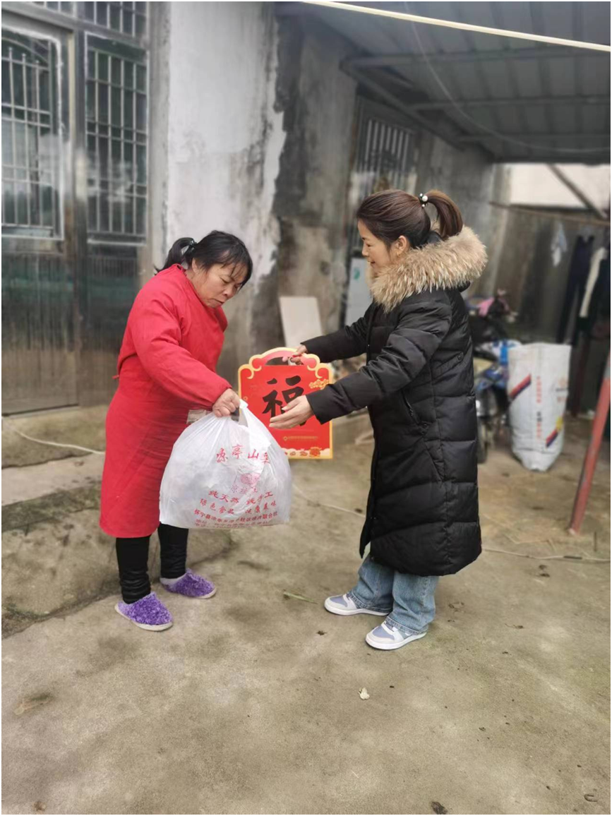 怀宁县凉亭乡:执委结对手拉手 温情传递心连心|留守儿童_新浪财经