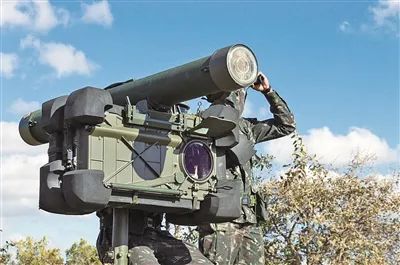 瑞典萨博集团研制生产的rbs-70ng便携式防空系统.
