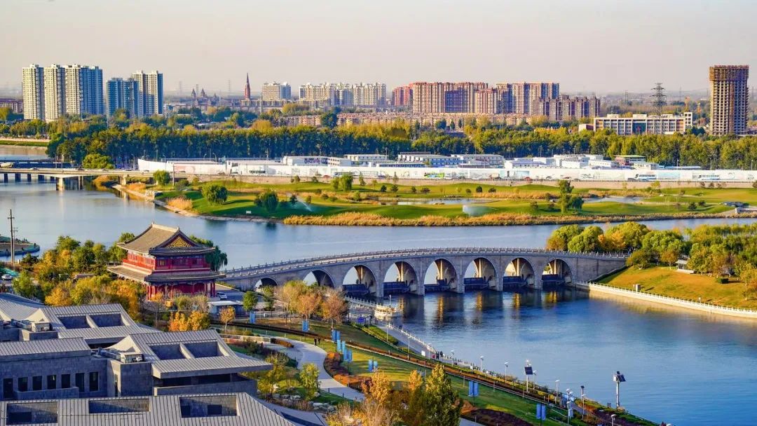 2020年11月,北运河通州段桥景.(郭建华摄)