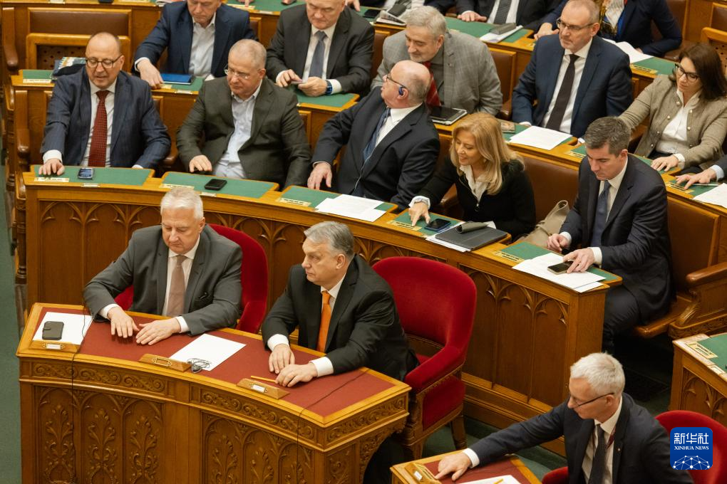 2月26日,在匈牙利布达佩斯,国会议员对关于瑞典加入北约议定书的议案