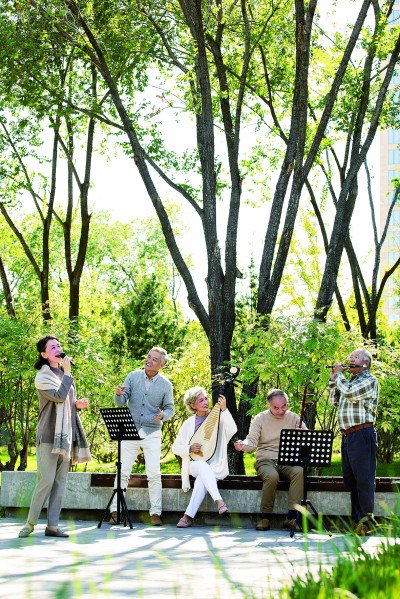 老年大学里的青年教师|青年教师_新浪财经_新浪网